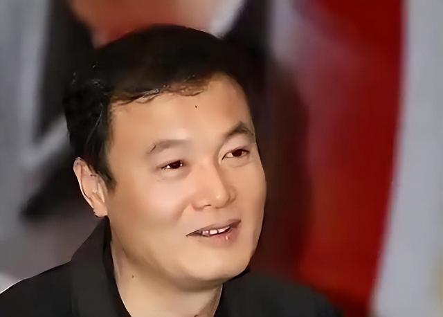 父亲是导演，母亲是老戏骨，62岁无儿无女，遗憾没让母亲当奶奶！