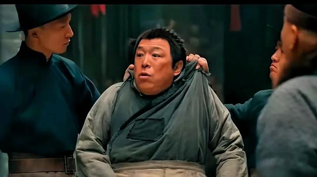 《戏台》——陈佩斯这出戏，愣是把资本的脸给抽肿喽！