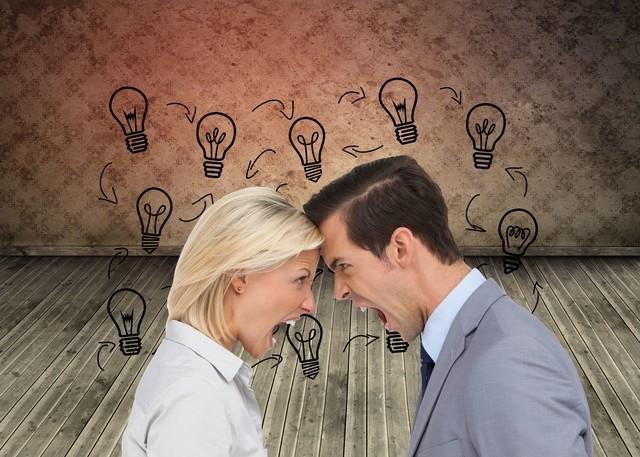 我和男闺蜜去看午夜场电影，散场后，却看见老公在影院门口