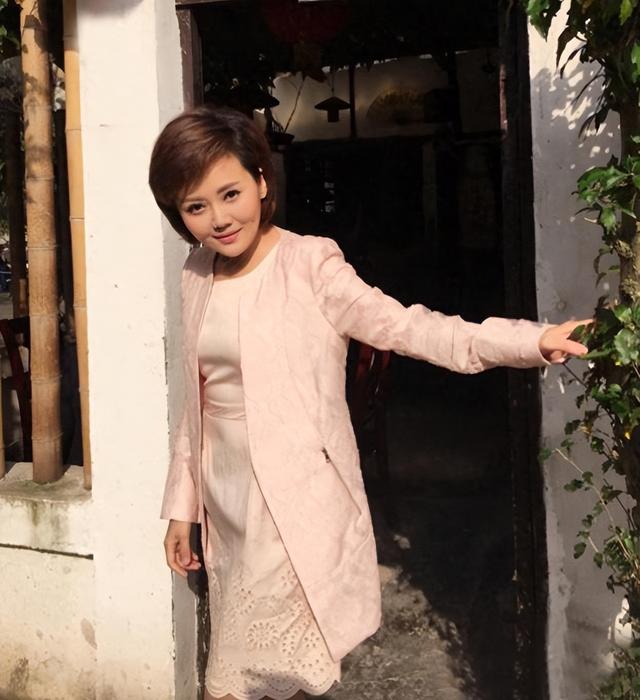 至今未婚的5位央视女主持，个个情史干净，最大52岁最小35岁