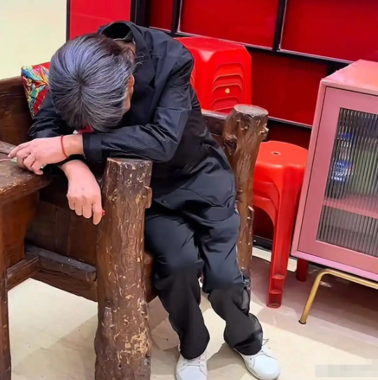 怒撕遮羞布！梁小龙死因被推翻,陈光标公布去世真相,并非因病去世