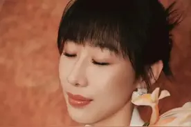任素汐10首首经典吉他弹唱歌曲（附吉他谱），你喜欢她的歌曲吗？图片