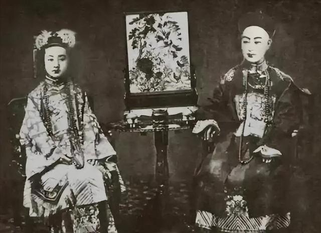 慈禧出洋相：第一次见电灯时喊出了两个字	，如今成了人们的常用词