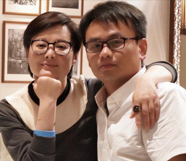 恩爱了16年，44岁张怡宁正绚烂如花，大20岁的丈夫徐威却衰老萎缩