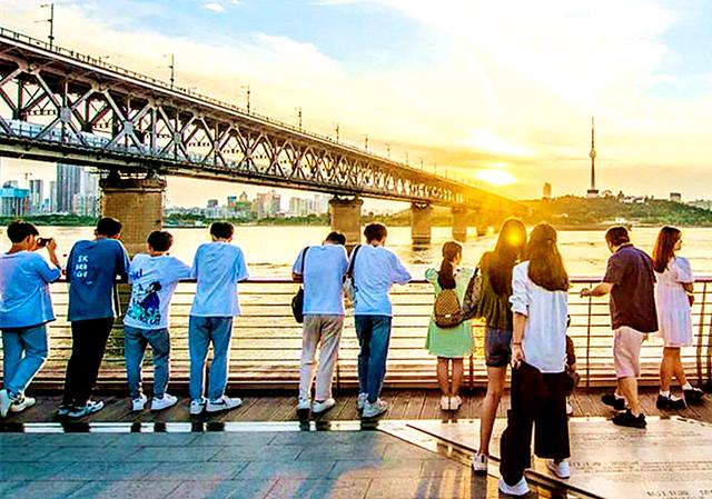 为什么说武汉是一座既有江湖大气；又有市井浪漫的美丽城市呢？