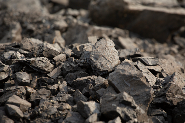 大陆围台军演，特朗普仅回一句，高市早苗沉默，赖清德更怕事发生