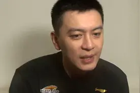被罚出场前杨鸣对弗格说了什么？韩德君：太欺负人了，必须拿下图片