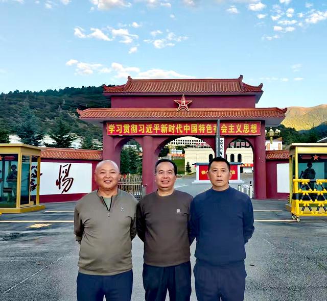 车轮，终于碾上了这条蜿蜒盘旋的天路——318国道