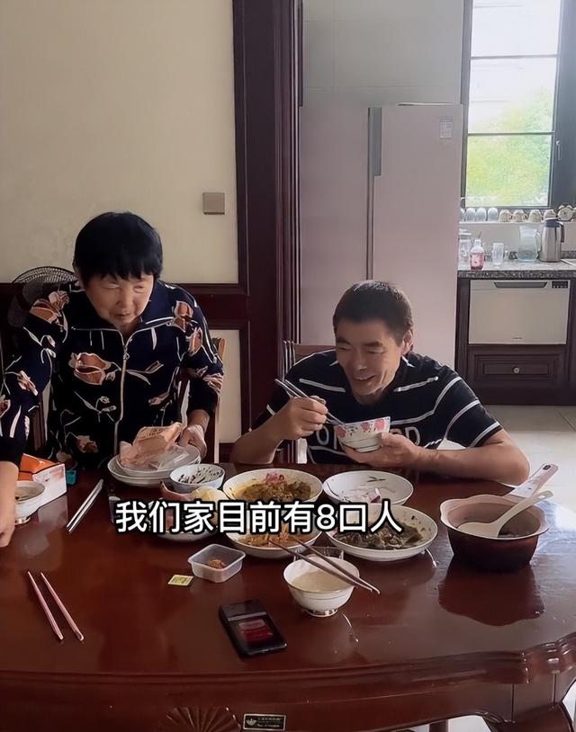 5年生3娃！女子炫耀一家8口不上班，每月花销3万，还要试管拼4胎
