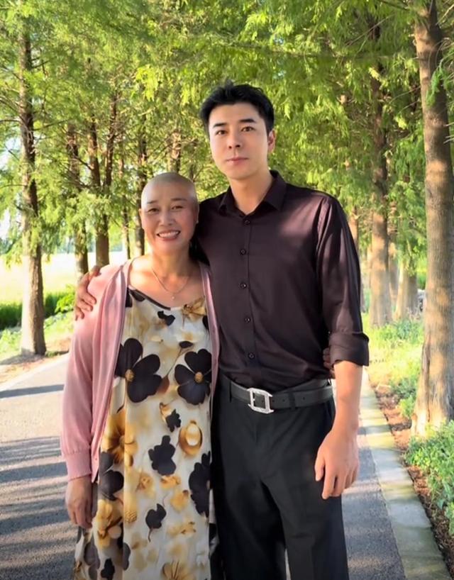 河南穷小伙娶大 10 岁上海富婆，富婆患癌后剃了光头，他却不离不弃