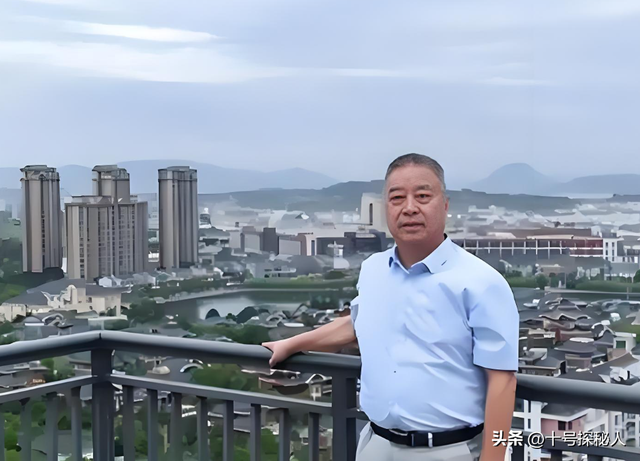 一年狂赚786亿，合并18个村庄，村长身家170亿，他们怎么做到的？
