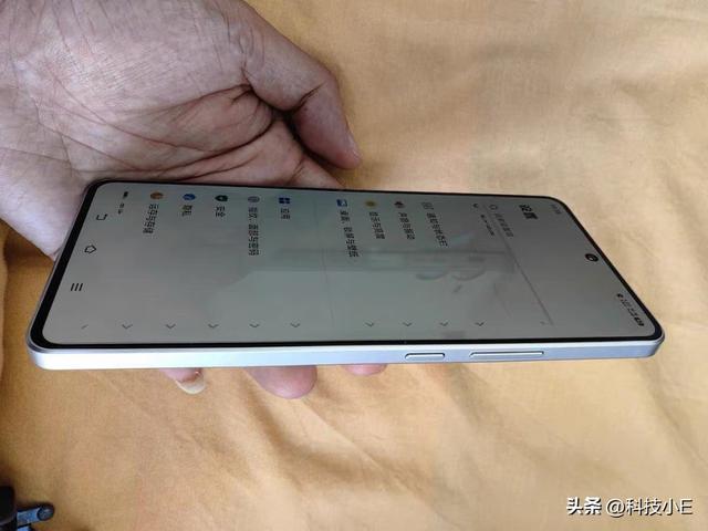 iQOO拿下性价比第1，1.5K直屏+6000mAH+256GB，国补后不到1000元