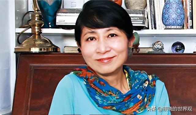 苍天饶过谁！拒唱国歌否认中国籍，俩儿子送美国的她，下场如何？