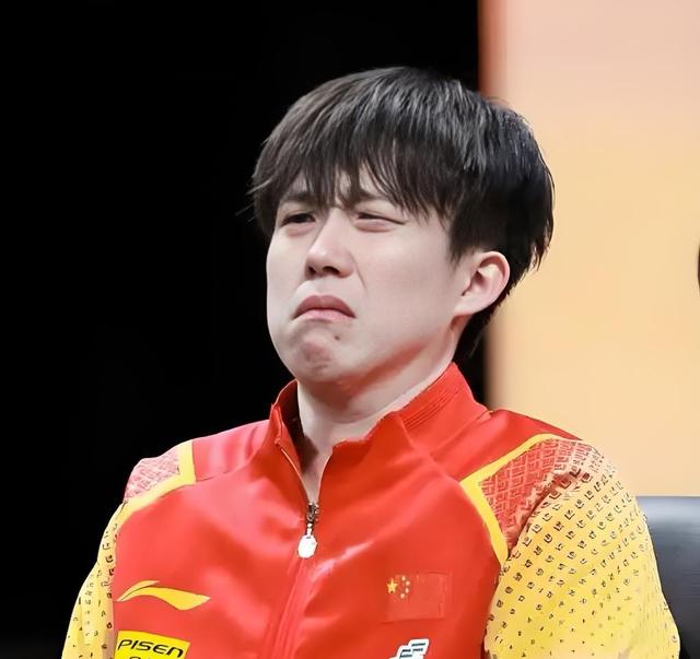 北京男团夺冠后，王楚钦又出“洋相”了，他的这一举动逗笑了球迷