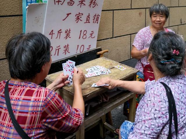 今年国庆，为什么是这座城拿了爽文剧本？