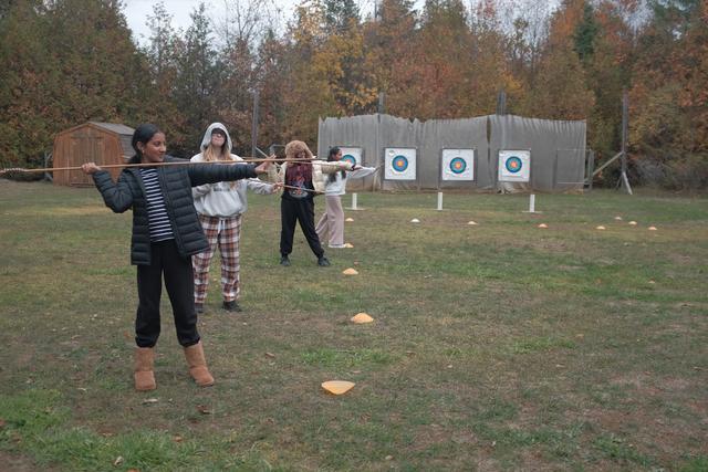 邦德一年一度的传统项目"Kawartha Camp"