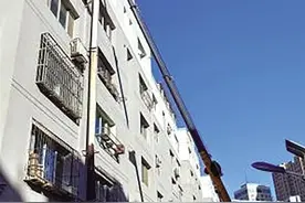 拆除废弃烟囱 消除安全隐患图片