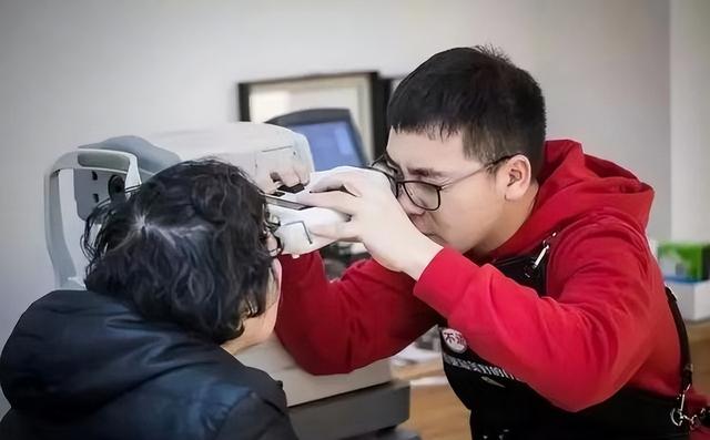 全国眼镜店开始倒闭潮！明明没有电商冲击，为啥还会自己干到黄？