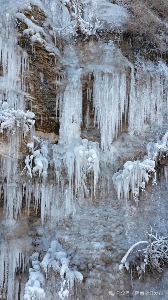 陇南，在冰瀑与雪野之间。