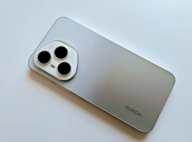 11月份荣耀手机性价比排行榜，哪款最值得入手？荣耀手机推荐指南