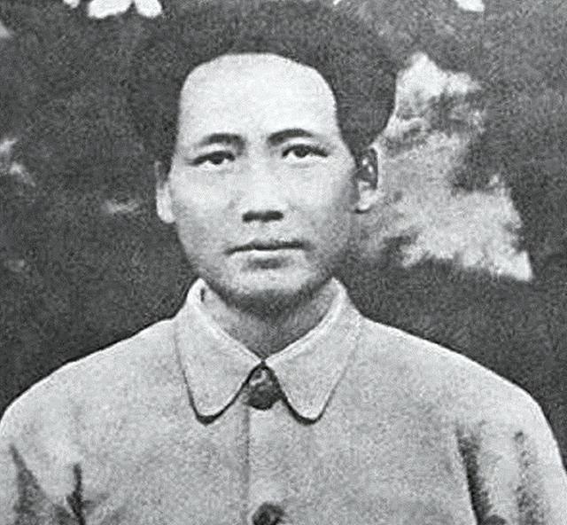 1976年	，华国锋紧急召见张宗逊，华国锋：中央要交给你一个重任