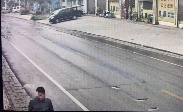 男子生病怕拖累家人，留下深情遗书后徒步回老家，整整22天只吃了8袋面包6个红薯1瓶水	，检查后并无大碍