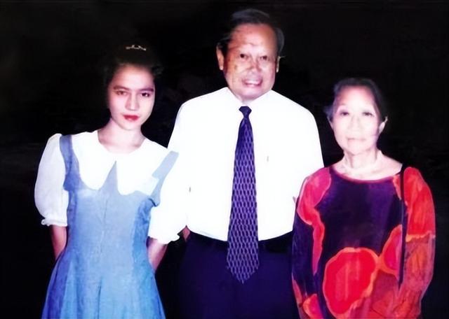杨振宁妻子翁帆曾自白：为了丈夫的身体，我16年来都是早睡早起