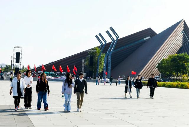 “双节”假期，文博场馆成市民游客“文化过节”热门地
