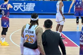 莫兰德到处沾花惹草！每天与杨鸣恩爱，又和张镇麟贴贴，太暧昧了图片