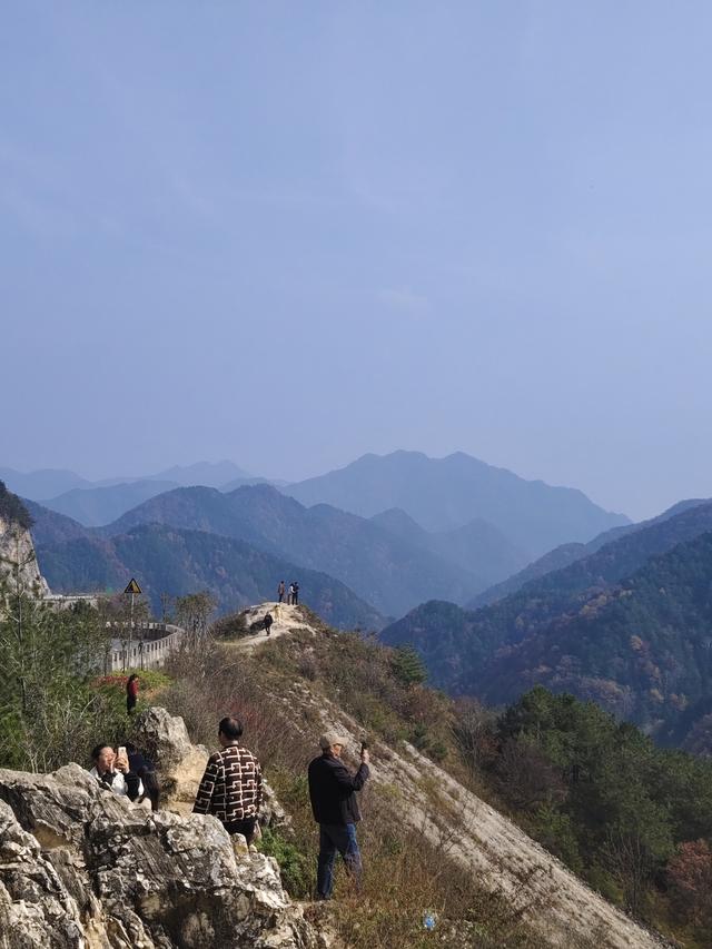 南行漫记：从卢氏走陕西S101红叶大道到南五台服务区露营