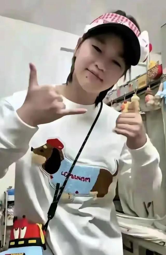 全红婵长成大姑娘了，女大十八变，变的越来越好看了