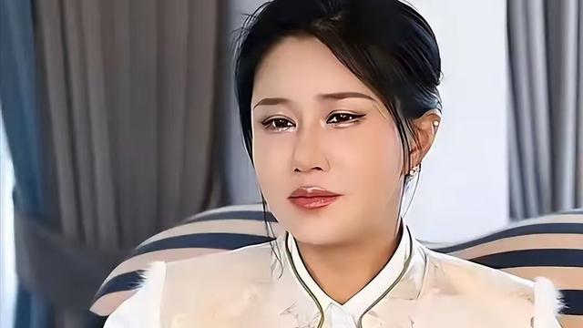 42岁香港艳星下嫁山东农村，曾不雅照满天飞，现状曝光，她后悔吗