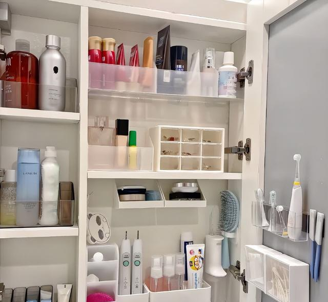 卫生间杂乱、收纳空间小？保洁阿姨教你收纳妙招，那叫一个高级