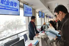 巩义：以承诺代替“核查” 提升许可证到期换证效率图片