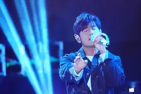 笑不活了，周杰伦演唱会场外大合唱，我却笑死在网友评论区里图片