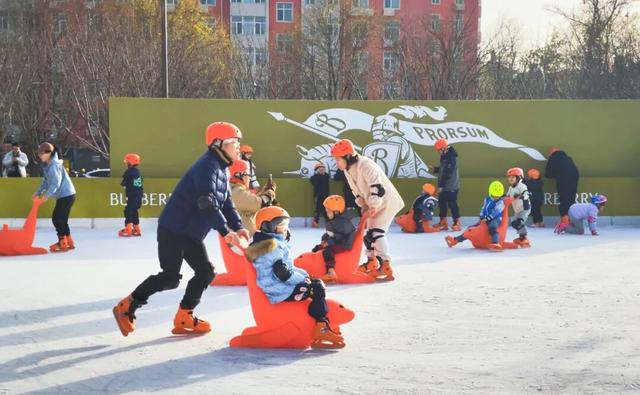 承包全家冬日快乐！王府中环冰乐园已上线→