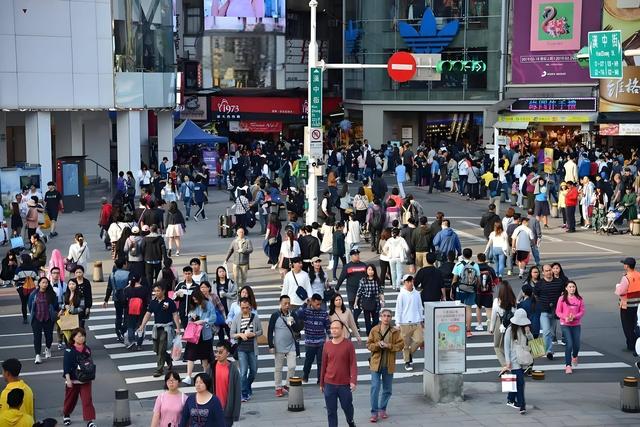 洪秀柱刚观礼完9·3阅兵，岛内支持度大反转，台当局矛头对准新北