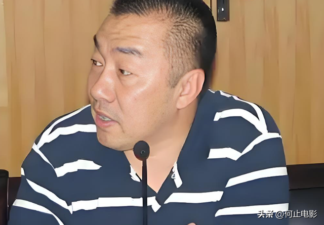 他因春晚一炮而红，做完歌手当局长，无儿无女，去世13年无人知