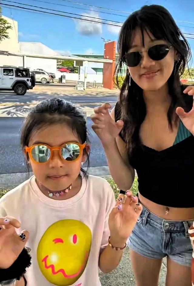 贾静雯没曾想！本想秀幸福，结果三女儿颜值排行榜直接上榜热搜！