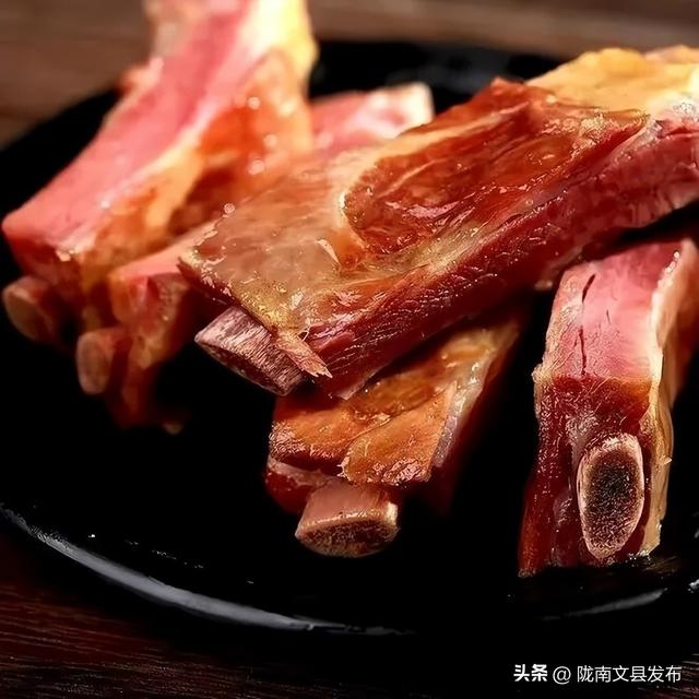 天池映月，白马欢歌，就差一个你！