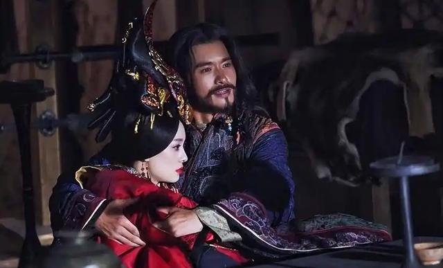 她陪他睡了30年,生下2个儿子,最后却亲手将他毒杀在自己寝宫里