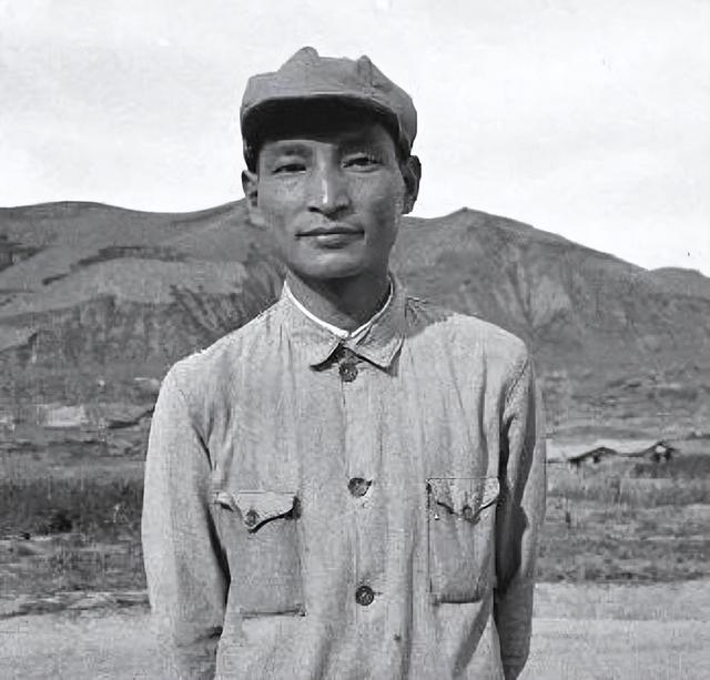 他是新中国任职时间最长的中央政治局常委，长子也是副国级