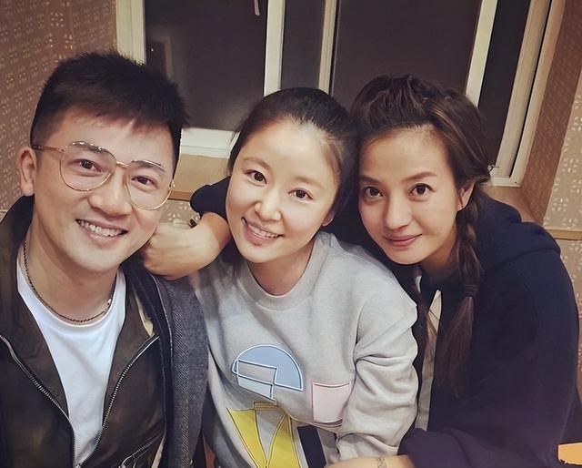 因胃癌去世传闻真相大白半年	，49岁赵薇近况曝光，琼瑶真没说错