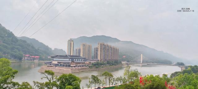 我登上了四川剑阁县的宝龙山