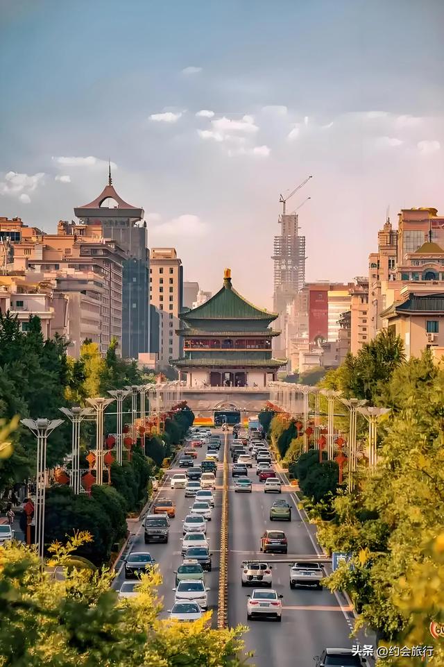 想不通！去西安旅游逛回民街：为什么越坑的店，越有人排队？