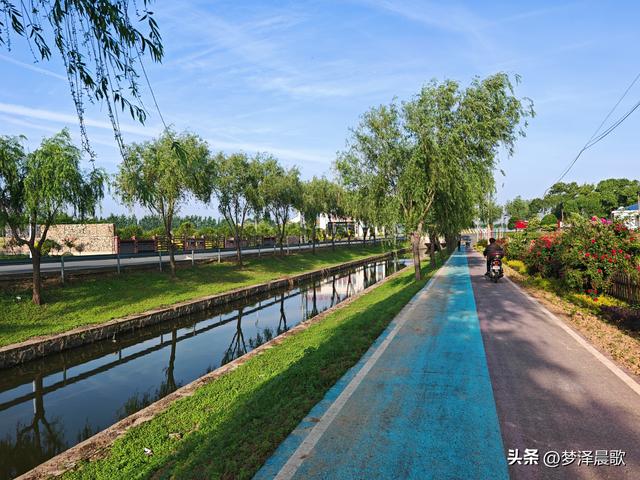 云梦初夏好风光，秦皇河畔醉田园