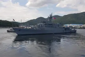 菲军舰主动送上门，解放军在黄岩岛抓住机会，给了菲方一个教训图片