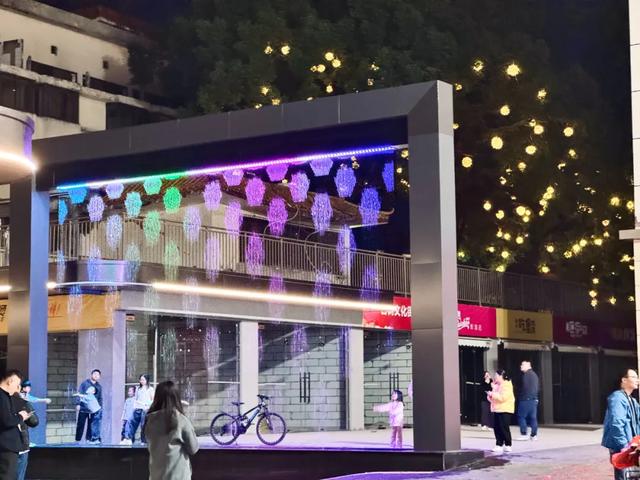 怀集新天地二期夜光首秀!3D水幕、古树星辰,你打卡了吗?