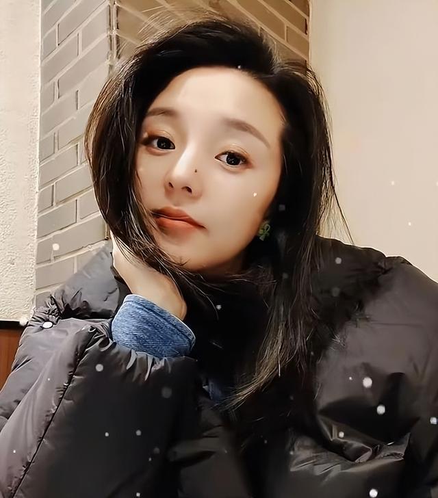 女兵领队王媛顺利归家！生3胎仍少女，老公晒合影，生活照太漂亮