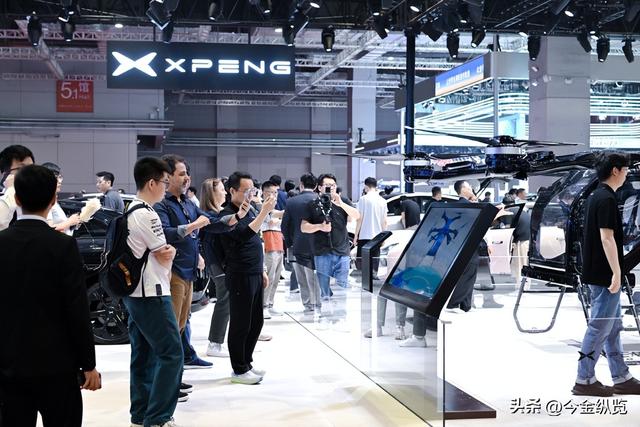 别再喊“烧钱货”！新势力绝地反击，三巨头亮出王牌改写行业格局